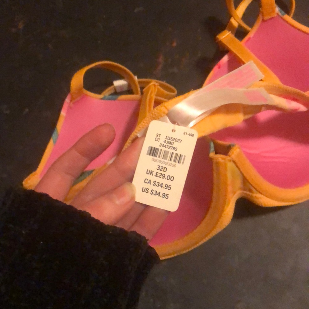 Pink bra - Picture 3 of 3